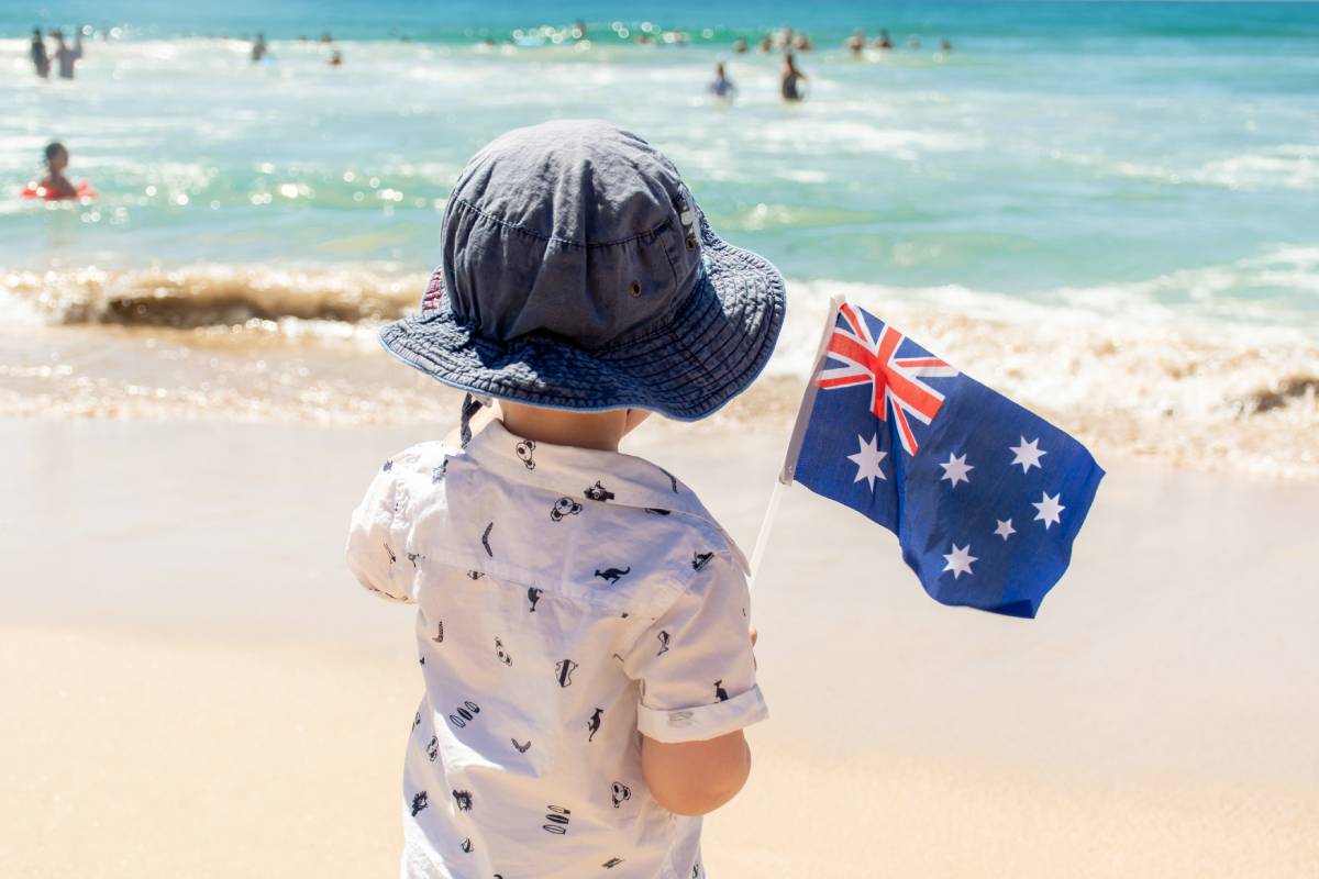 little-boy-with-australian-flag-near-the-ocean-au-2025-01-08-23-36-51-utc (1)